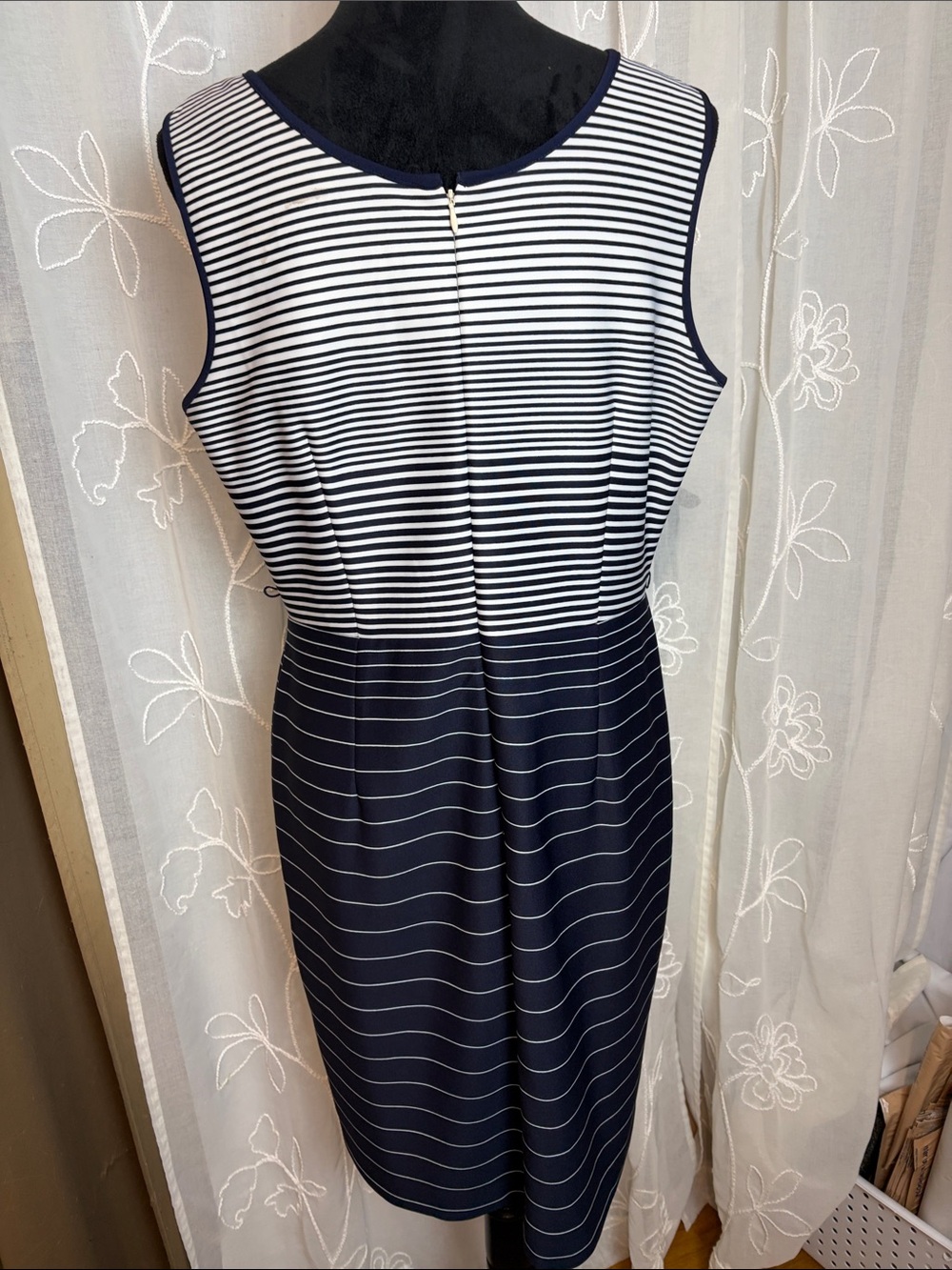 Studio One EUC Striped Navy and White Sleeveless Sheath Dress 14 P